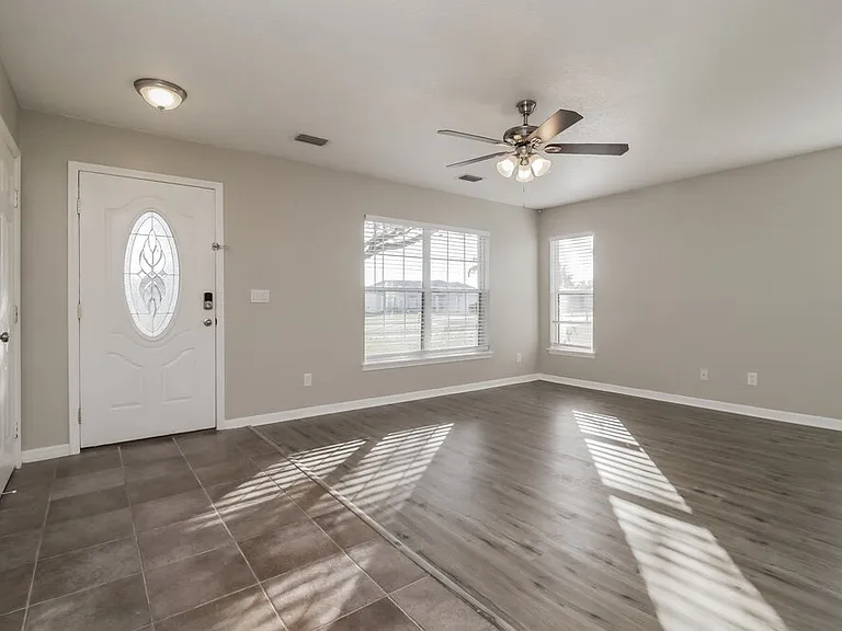 20411 Marlin St — Photo 4