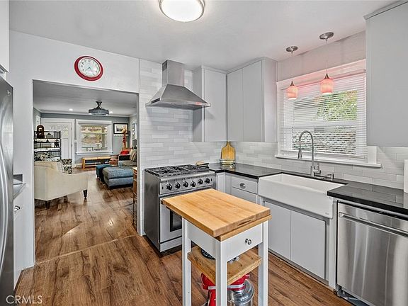 3rd image of 2032 Olive St