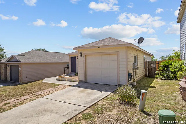 2 bed, 1.0 bath, 851 sqft, $1,300 — Photo 3