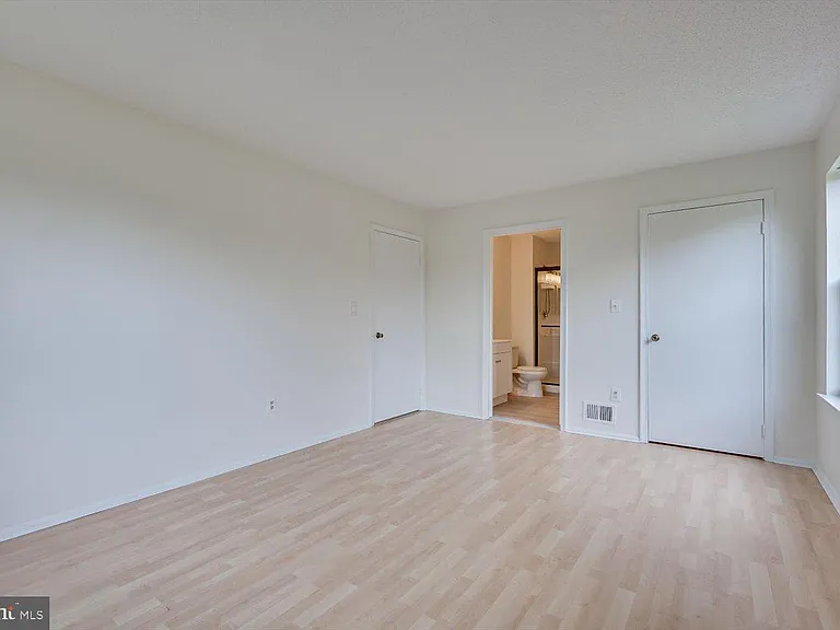 64 Taylor Dr — Photo 17