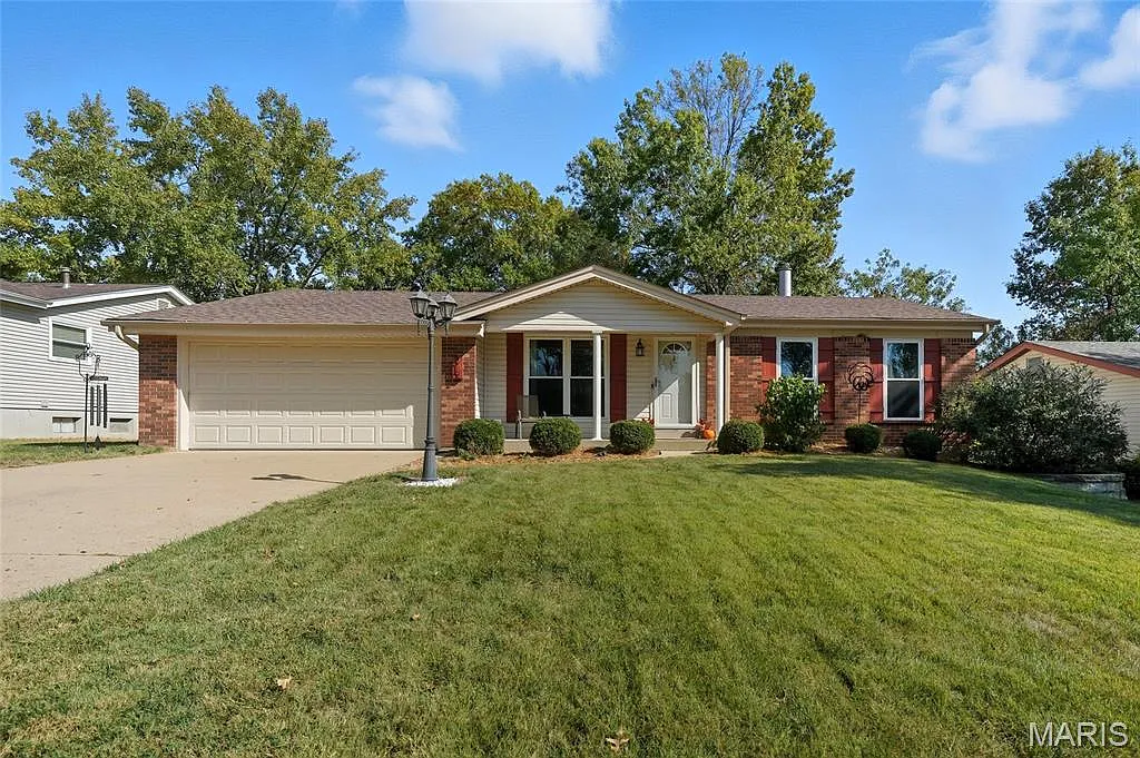 312 Whitehall Dr photo 1