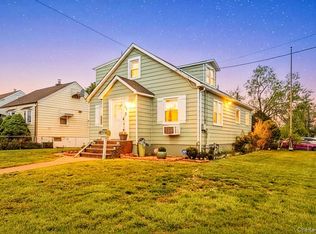 69 Nottingham Ave, Valley Stream, NY 11580