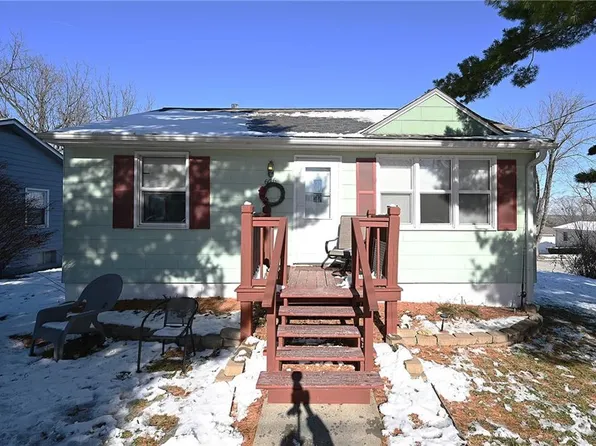 606 E Summit St, Smithville, MO 64089