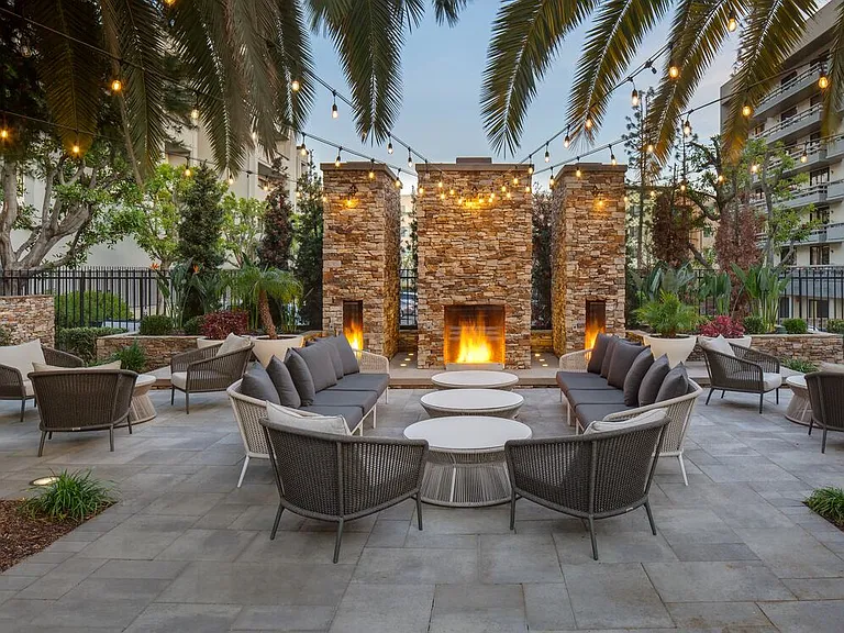 Outdoor lounge with fire pit
