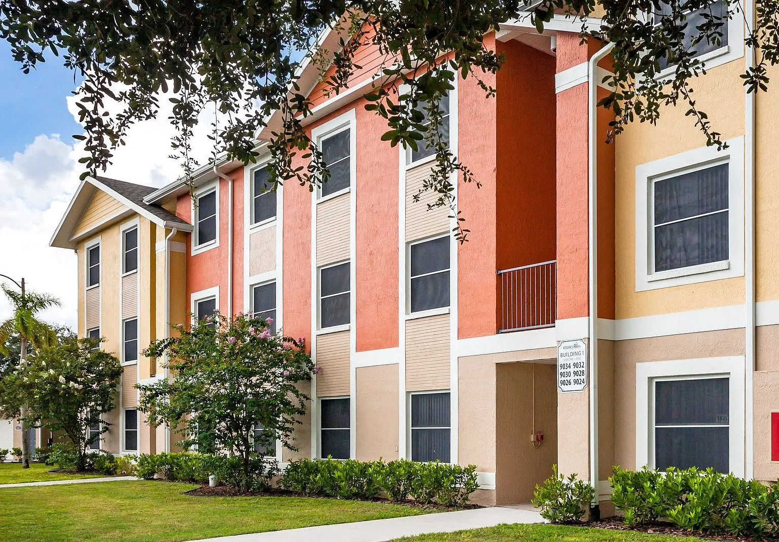 Regency Palms Apartments — Photo 1