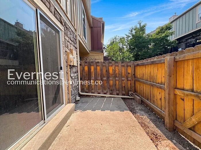 2701 E Nichols Cir — Photo 23