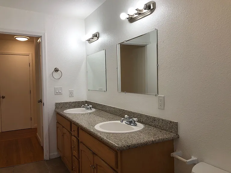 2204 Menalto Ave — Photo 11