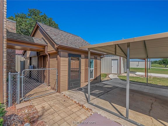 4th image of 18 Deerfield Dr