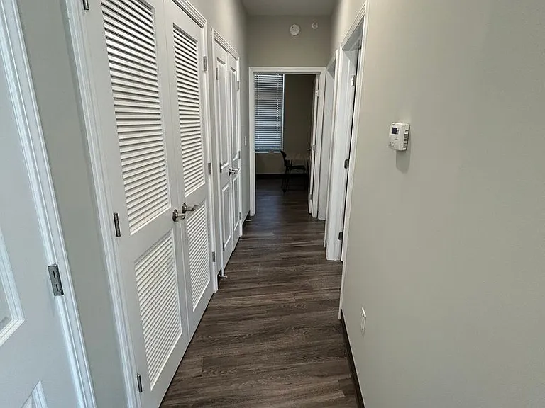 302 E Clark St — Photo 35