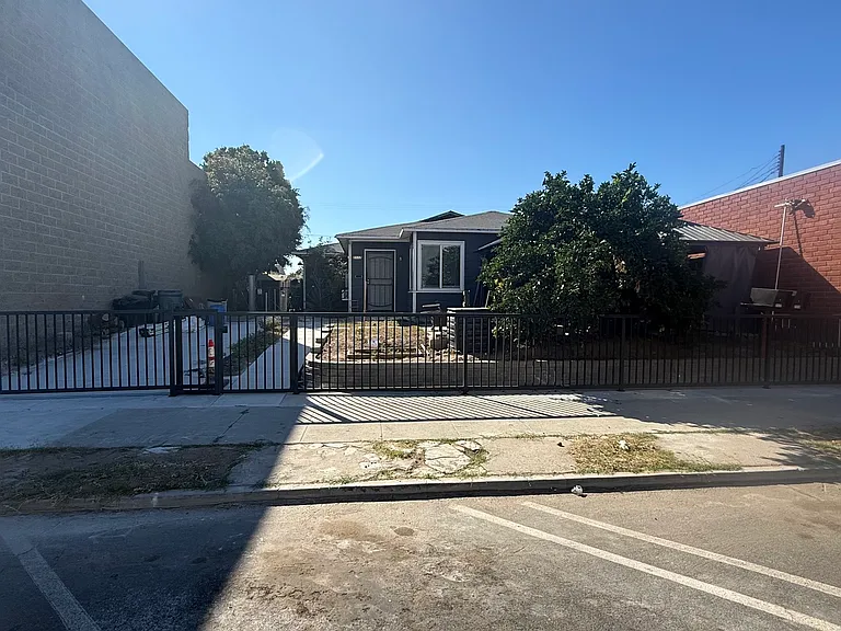 2117 Border Ave — Photo 14