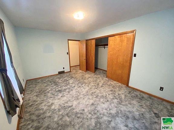 4th image of 1001 E Milwaukee Ave