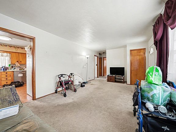 4th image of 3924 Sheridan Plz