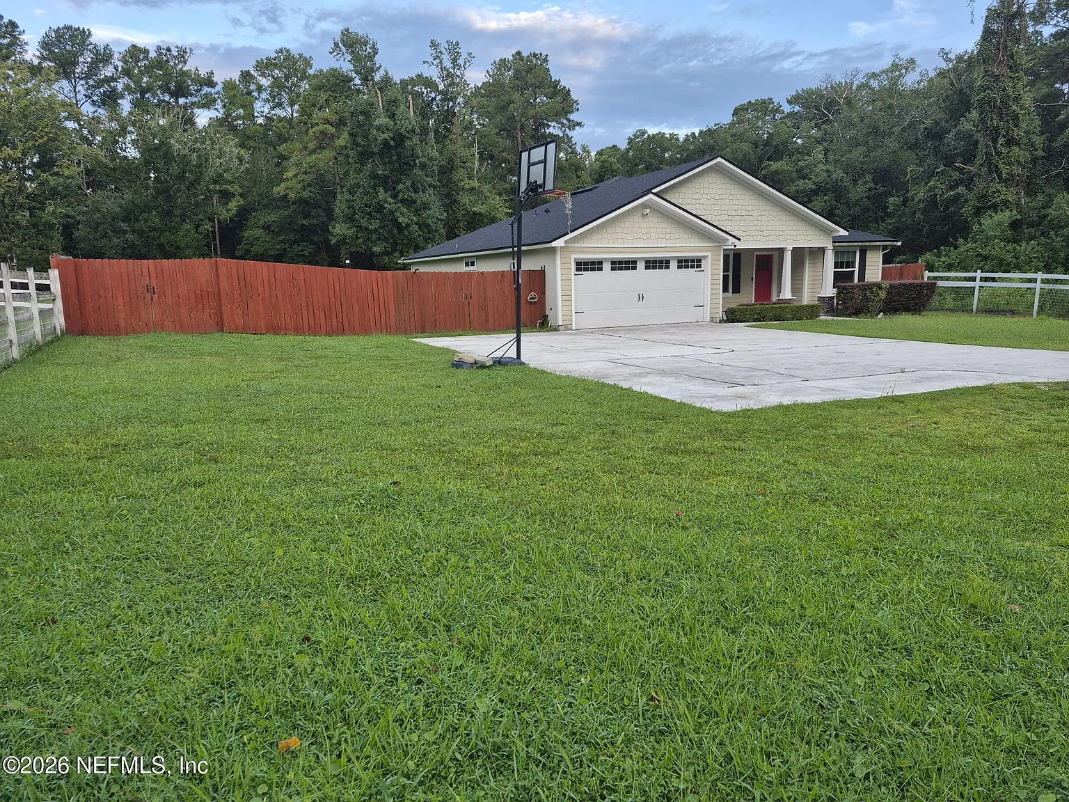 4 bed, 2.0 bath, 1854 sqft, $2,400 — Photo 2