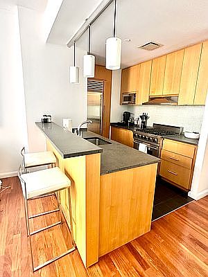 3rd image of 505 Greenwich St APT 4G