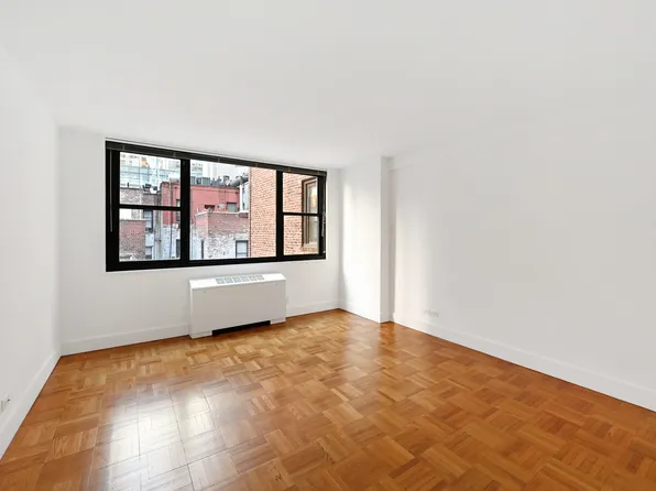 315 West 57th Street image 8 of 26