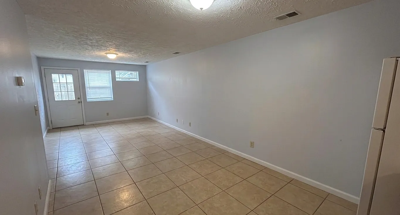 2 bed, 1000 sqft, $850 — Photo 2