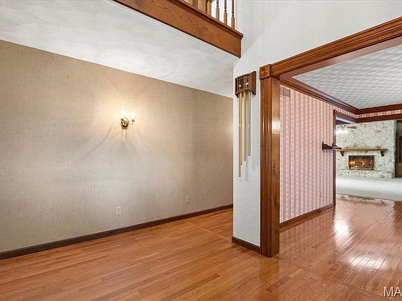 5th image of 221 Tower Hill Dr