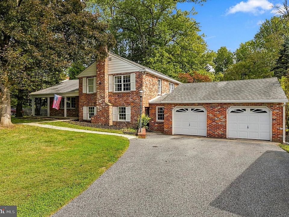 1st image of 247 Yarmouth Ln