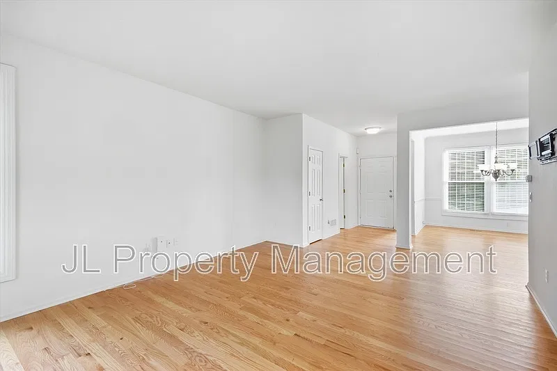 4 bed, 2.5 bath, 2231 sqft, $2,849 — Photo 4