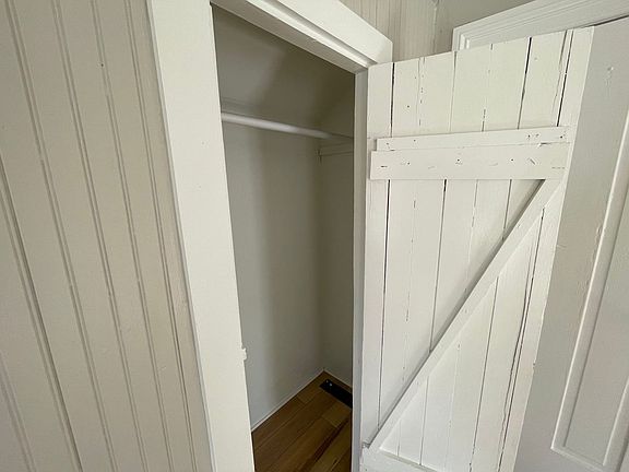 4th image of 223 Chestnut St APT 2