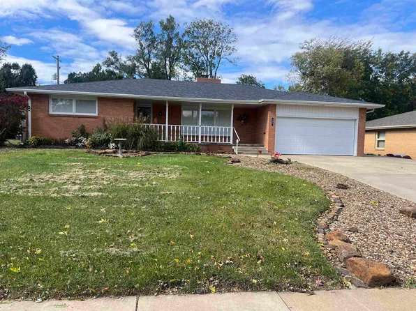 504 Regent Rd, Salina, KS 67401