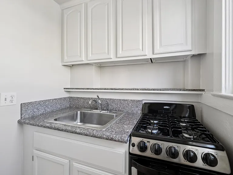 65 Guerrero St #5 — Photo 9
