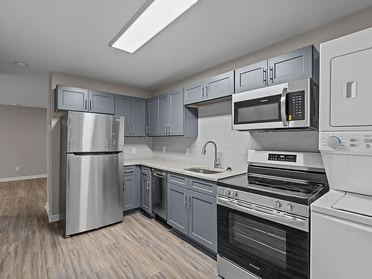 1302 E King St — Photo 33