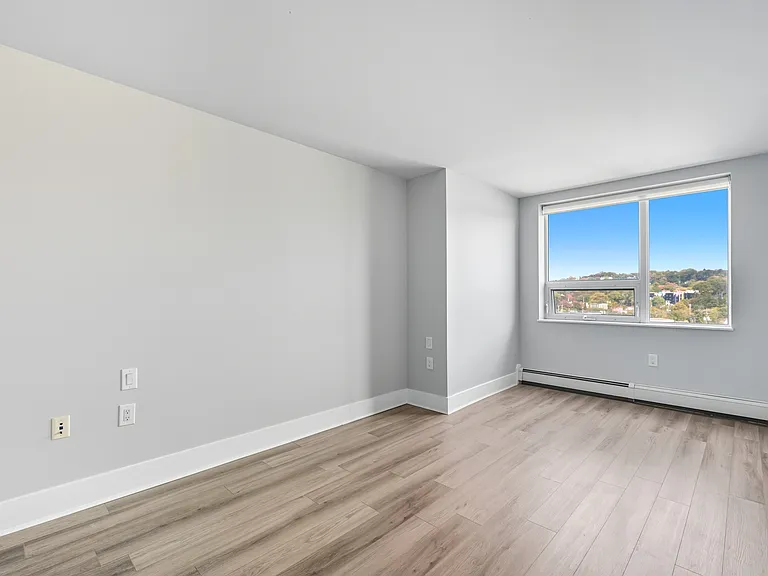 15 Kings Wharf Pl #602 — Photo 6