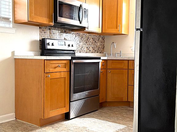 3rd image of 3325 Mary St #A