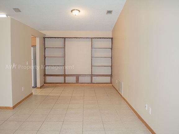5th image of 14 Wood Amber Ln