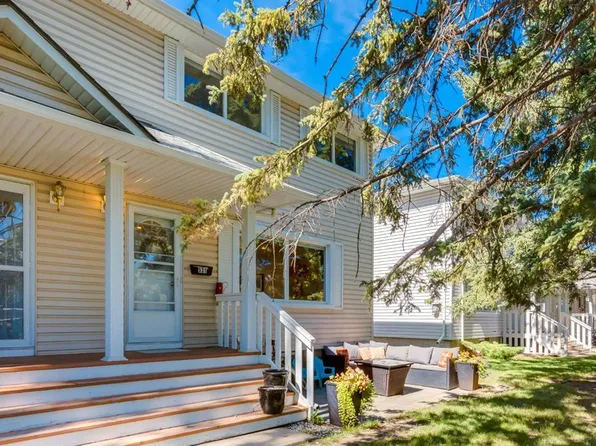 531 W Killarney Glen Ct SW, Calgary, AB T3E 7H4