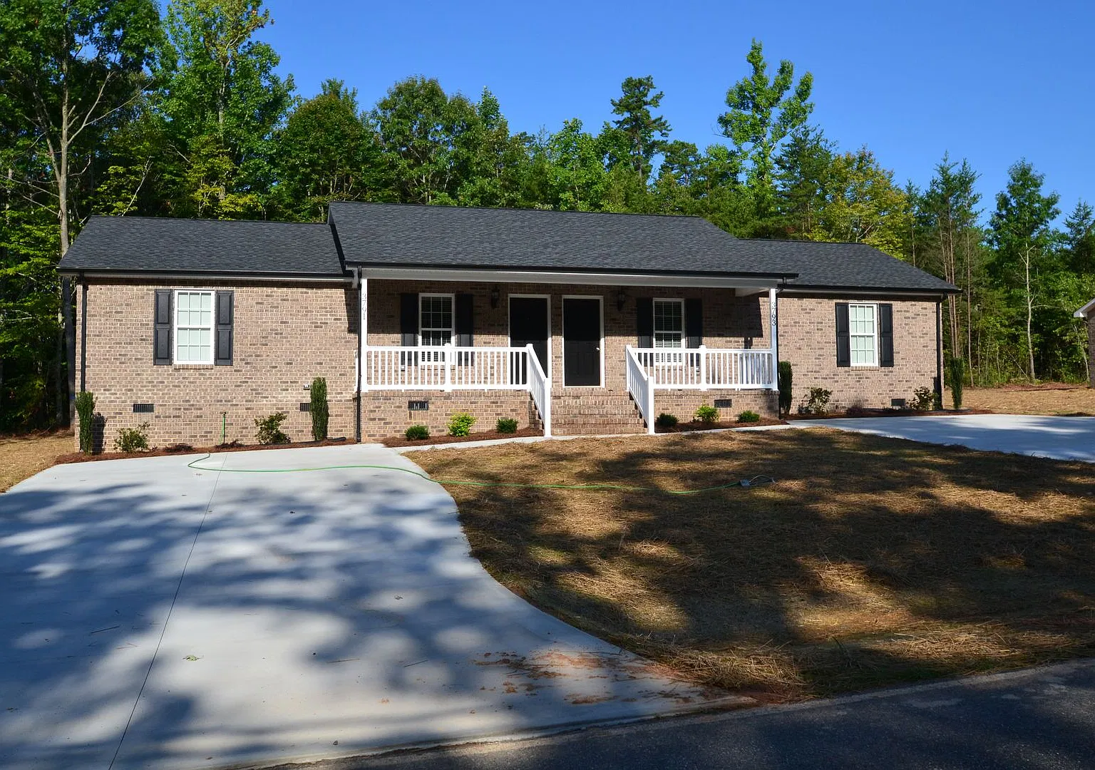 Available NOW- End Unit duplex conveniently located near 16/150 - close to Denver, NC. — Photo 1