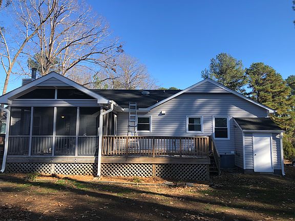 3rd image of 203 Brook Rock Ln
