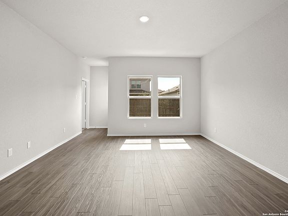 5th image of 2422 Redlove Drive