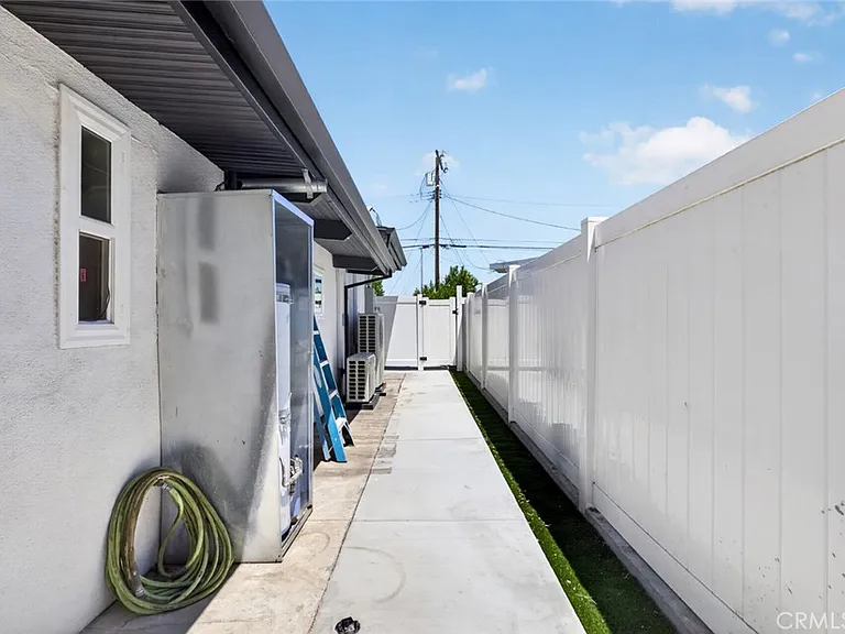 10804 Paso Robles Ave — Photo 16