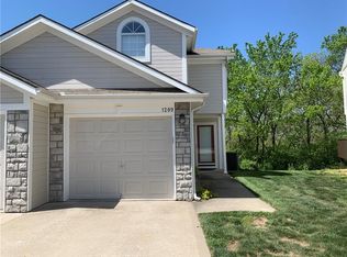 1209 NW Hidden Ridge Cir, Blue Springs, MO 64015