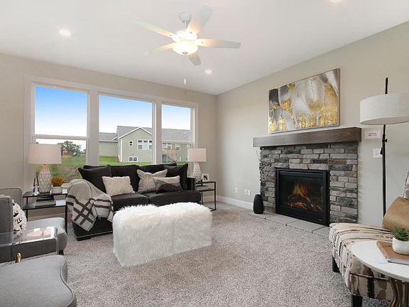 4th image of 6562 Woodhills Dr NE
