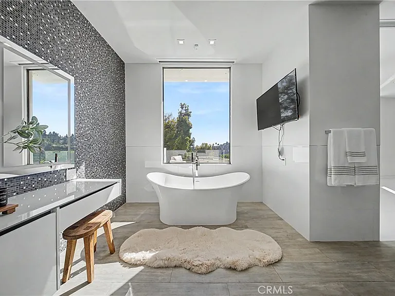 9459 Beverly Crest Dr — Photo 25