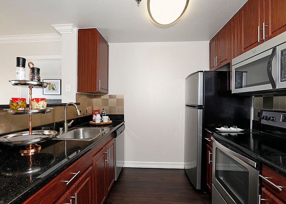 1st image of 2040 Columbia St APT 207