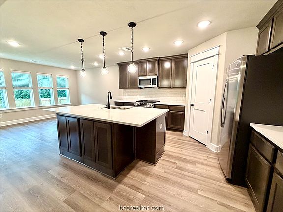 4th image of 1216 Bridgewater Dr
