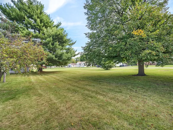 570 E 3rd St, Coal City, IL 60416