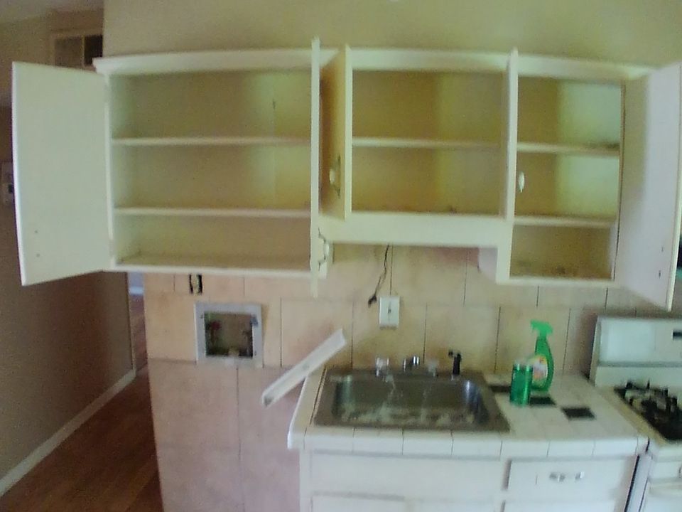 Leftside apt has a new stove