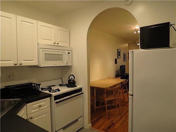 3rd image of 322 E 104th St APT 2E
