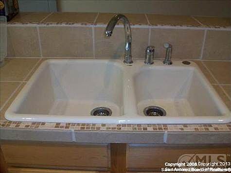 4th image of 410 Redcliff Dr