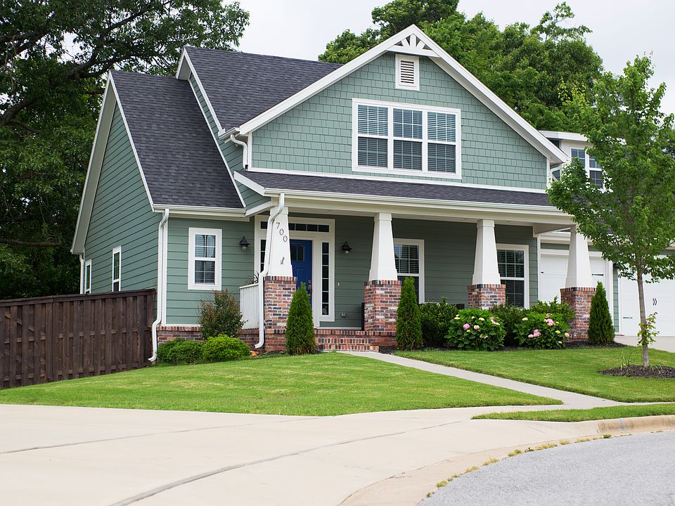 1st image of 700 Chancery Ln