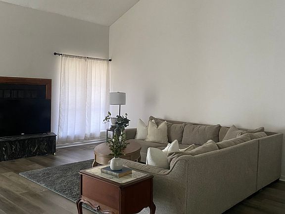 4th image of 305 Halcott Dr APT 131