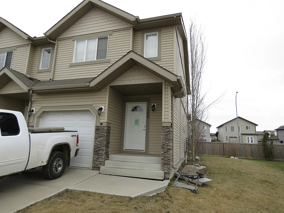 122 Sandstone Est