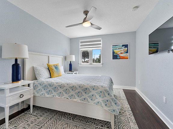 3rd image of 57 Isle Of Venice Dr #57