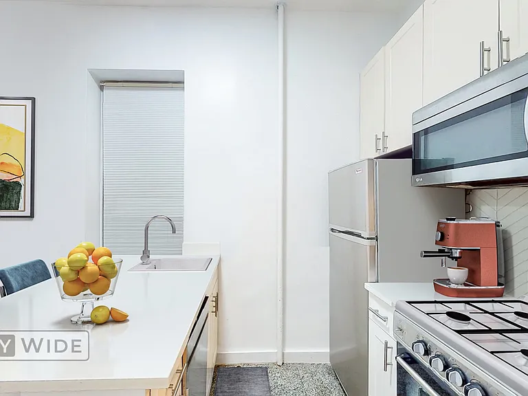 340 E 62nd St #6 — Photo 3