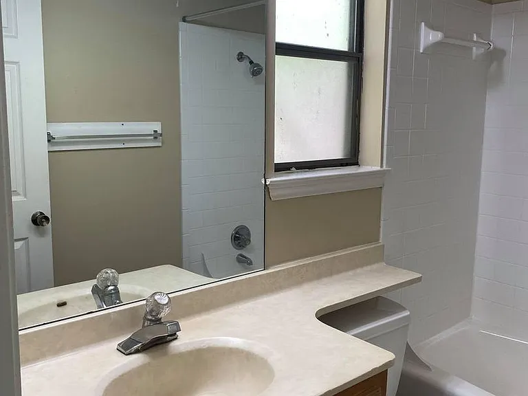 706 W 22nd St #104 — Photo 12